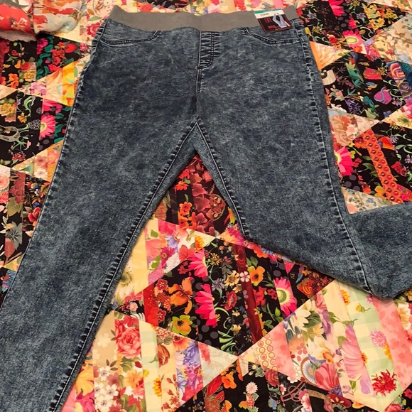 No Boundaries Mid Rise Jeggings Xlxg 